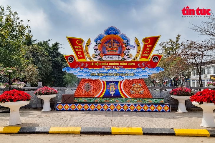 Nhiều nét mới trong lễ hội chùa Hương 2024- Ảnh 12. Nhiều nét mới trong lễ hội chùa Hương 2024- Ảnh 12.