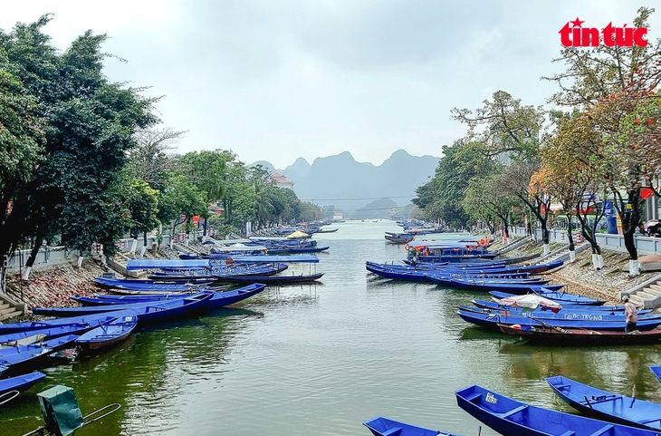 Nhiều nét mới trong lễ hội chùa Hương 2024- Ảnh 1. Nhiều nét mới trong lễ hội chùa Hương 2024- Ảnh 1.