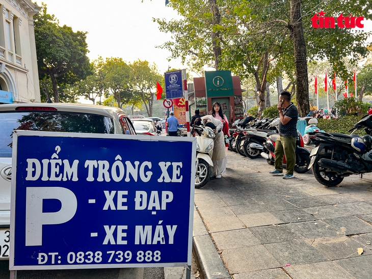 Mạnh tay xử phạt vi phạm trông giữ xe ngày Tết- Ảnh 4.