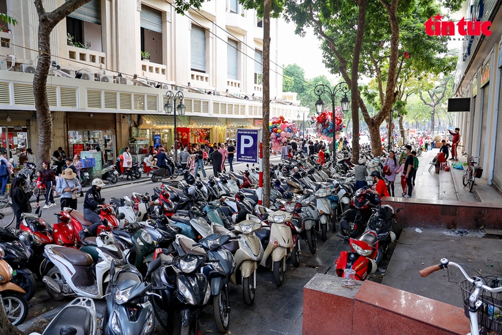 Mạnh tay xử phạt vi phạm trông giữ xe ngày Tết- Ảnh 11.