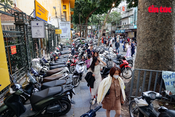 Mạnh tay xử phạt vi phạm trông giữ xe ngày Tết- Ảnh 6.