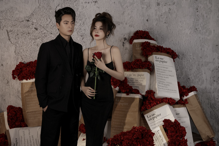 Một 'cặp đôi vàng' showbiz tung loạt ảnh Valentine ngọt ngào, lãng mạn- Ảnh 1.