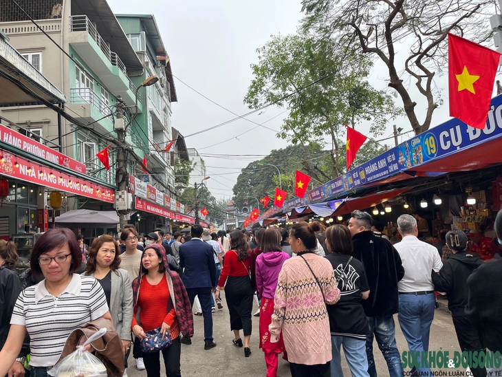 Ngày đầu tiên đi làm sau Tết, chùa Hà Nội tấp nập du khách- Ảnh 5.