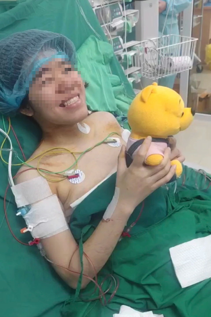Cô gái 21 tuổi hồi sinh thần kỳ sau ca ghép phổi đúng đêm Giao thừa- Ảnh 4. Cô gái 21 tuổi hồi sinh thần kỳ sau ca ghép phổi đúng đêm Giao thừa- Ảnh 4.