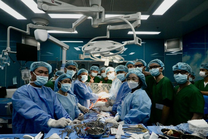 Cô gái 21 tuổi hồi sinh thần kỳ sau ca ghép phổi đúng đêm Giao thừa- Ảnh 1. Cô gái 21 tuổi hồi sinh thần kỳ sau ca ghép phổi đúng đêm Giao thừa- Ảnh 1.