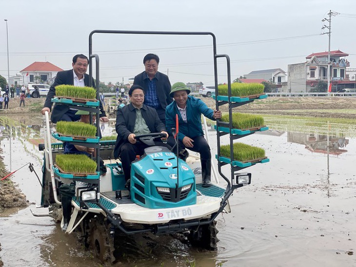 Thủ tướng biểu dương các bác sĩ, nhân viên y tế trực cấp cứu, điều trị người bệnh xuyên Tết- Ảnh 2. Thủ tướng biểu dương các bác sĩ, nhân viên y tế trực cấp cứu, điều trị người bệnh xuyên Tết- Ảnh 2.