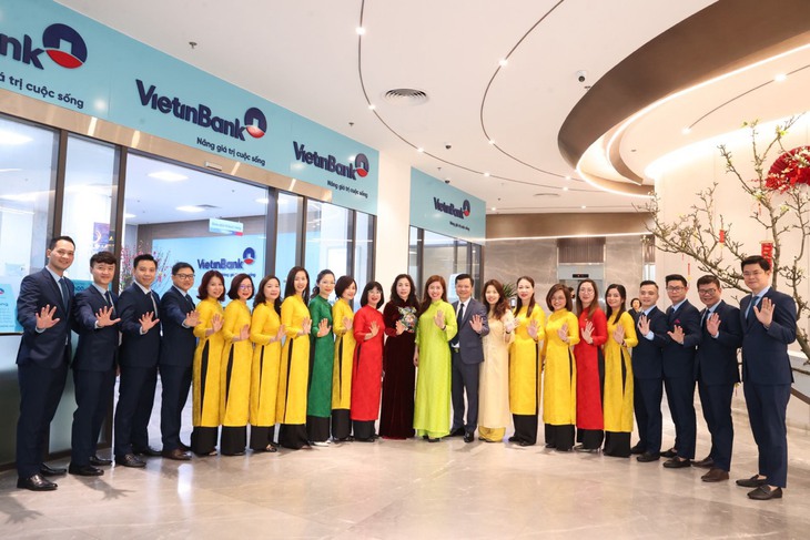 VietinBank Chi nhánh Thăng Long tưng bừng khai xuân đón khách- Ảnh 1. VietinBank Chi nhánh Thăng Long tưng bừng khai xuân đón khách- Ảnh 1.