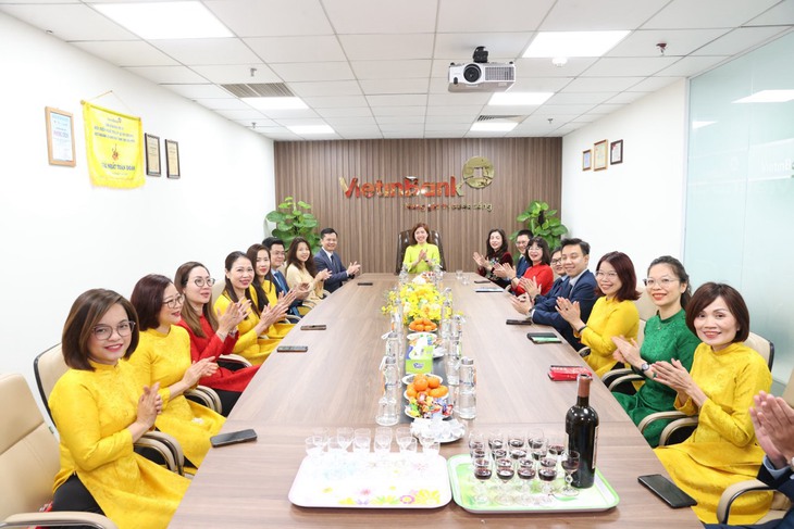 VietinBank Chi nhánh Thăng Long tưng bừng khai xuân đón khách- Ảnh 3. VietinBank Chi nhánh Thăng Long tưng bừng khai xuân đón khách- Ảnh 3.