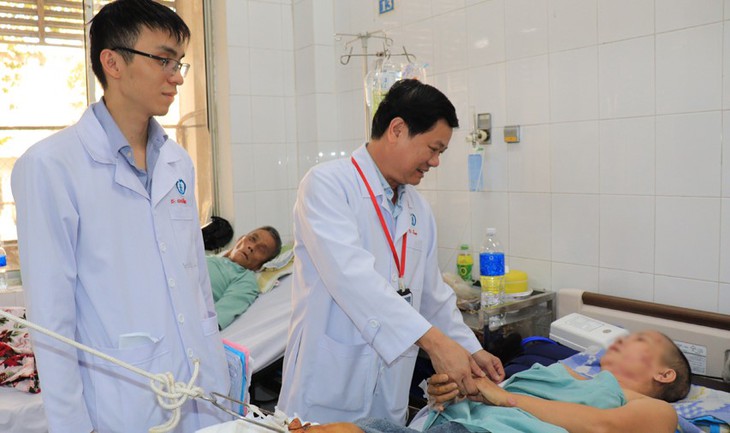 Kích hoạt báo động đỏ, cứu người đi bộ qua đường bị xe máy kéo lê 30m- Ảnh 1. Kích hoạt báo động đỏ, cứu người đi bộ qua đường bị xe máy kéo lê 30m- Ảnh 1.
