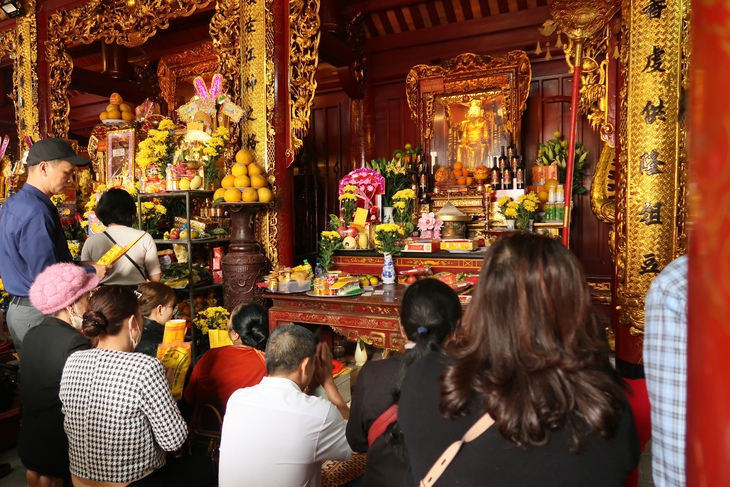 Diễn biến mới vụ việc nghi "biển thủ" tiền công đức tại đền Ông Hoàng Mười- Ảnh 1.