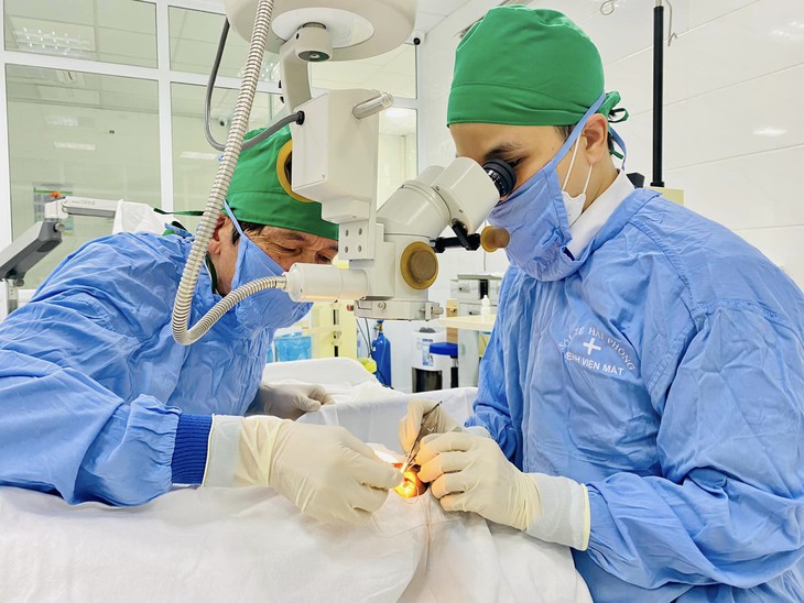 Nam công nhân cơ khí bị vỡ nhãn cầu mắt trong ngày khai xuân- Ảnh 1. Nam công nhân cơ khí bị vỡ nhãn cầu mắt trong ngày khai xuân- Ảnh 1.