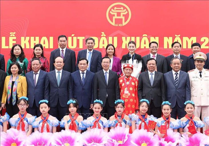 Chủ tịch nước dâng hương và khai bút đầu Xuân tại Khu lưu niệm Nguyễn Trãi- Ảnh 3.