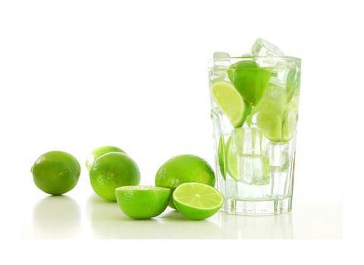 Người đau dạ dày có nên uống nước chanh không?- Ảnh 1. Người đau dạ dày có nên uống nước chanh không?- Ảnh 1.