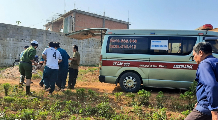 Tìm thấy người đàn ông còn sống ở dưới suối sau nhiều ngày mất tích - Ảnh 1. Tìm thấy người đàn ông còn sống ở dưới suối sau nhiều ngày mất tích - Ảnh 1.