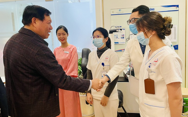 Thứ trưởng Bộ Y tế: Thầy thuốc trực Tết không được lơ là, bệnh viện chuẩn bị sẵn thuốc, vật tư cho cấp cứu