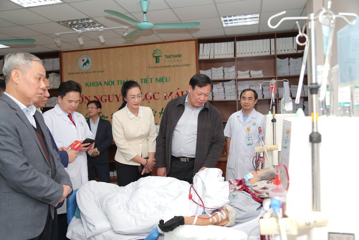 Thứ trưởng Bộ Y tế: Thầy thuốc trực Tết không được lơ là, bệnh viện chuẩn bị sẵn thuốc, vật tư cho cấp cứu- Ảnh 1.