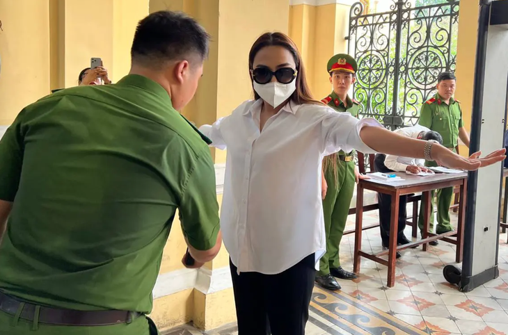Ngọc Trinh hầu toà sau 3 tháng tạm giam vì gây rối trật tự công cộng- Ảnh 3.