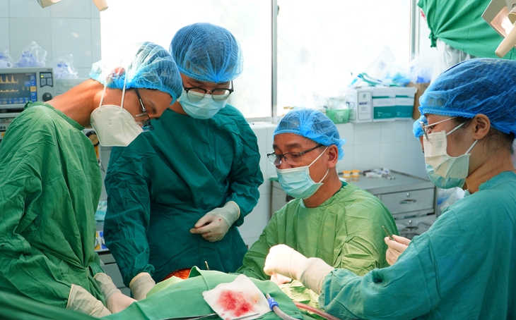 Phẫu thuật nối thành công toàn bộ da đầu cho nữ bệnh nhân 9X- Ảnh 2.