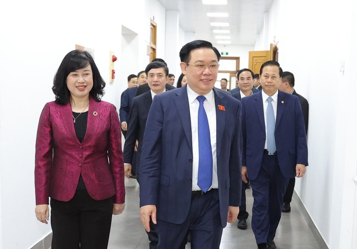 Chủ tịch Quốc hội thăm, làm việc, chúc mừng ngành Y tế nhân kỷ niệm 69 năm Ngày Thầy thuốc Việt Nam- Ảnh 1.