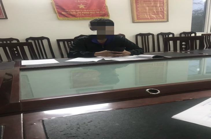 Xử lý tài xế nằm yên xe máy, tạt đầu ô tô trên Đại lộ Thăng Long- Ảnh 2. Xử lý tài xế nằm yên xe máy, tạt đầu ô tô trên Đại lộ Thăng Long- Ảnh 2.