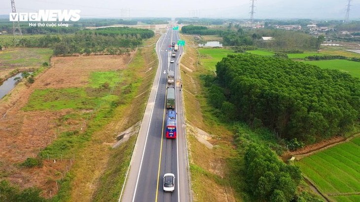 Thủ tướng Chính phủ: Tập trung đầu tư sớm nhất đối với các cao tốc quy mô 2 làn xe- Ảnh 2. Thủ tướng Chính phủ: Tập trung đầu tư sớm nhất đối với các cao tốc quy mô 2 làn xe- Ảnh 2.