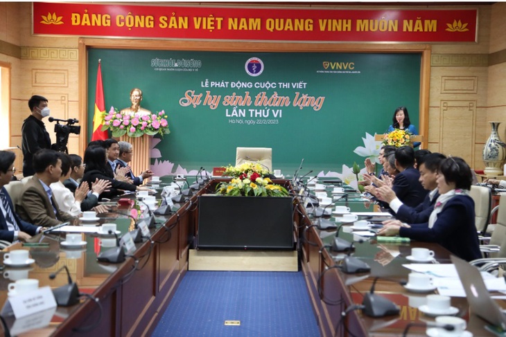 Trao giải cuộc thi viết "Sự hy sinh thầm lặng" lần thứ VI đúng dịp kỷ niệm Ngày Thầy thuốc Việt Nam- Ảnh 3.