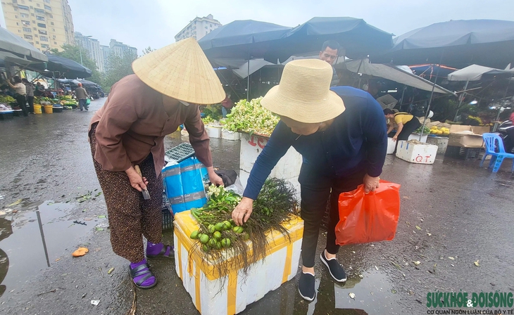 Hoa bưởi, hoa cau, đồ cúng lễ sôi động sát ngày Rằm tháng Giêng- Ảnh 6.