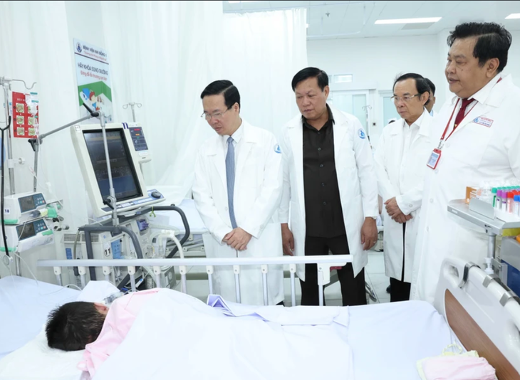 Chủ tịch nước Võ Văn Thưởng cảm phục và quý trọng tinh thần dấn thân, yêu nghề của các y bác sĩ- Ảnh 1. Chủ tịch nước Võ Văn Thưởng cảm phục và quý trọng tinh thần dấn thân, yêu nghề của các y bác sĩ- Ảnh 1.