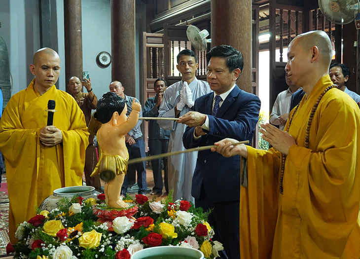 Dòng người tham dự khai hội ngôi chùa cổ nhất miền Trung- Ảnh 3.