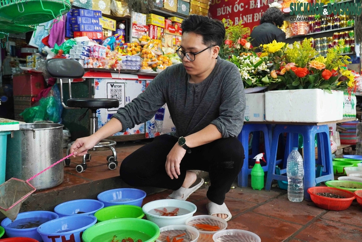 Nhộn nhịp đồ phóng sinh ngày rằm tháng Giêng tại các đền, chùa Hà Nội- Ảnh 5.
