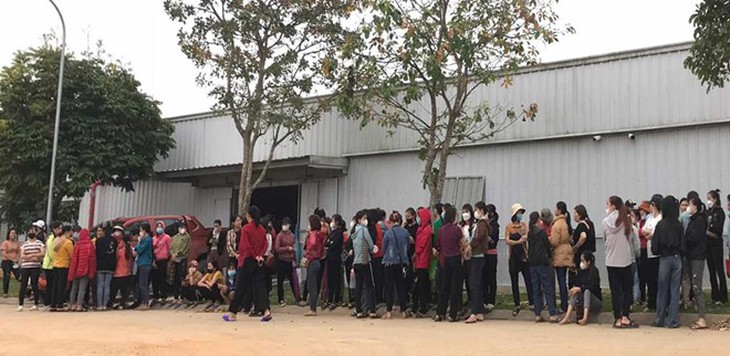 Hơn 300 công nhân ngừng việc vì chậm lương
- Ảnh 1.