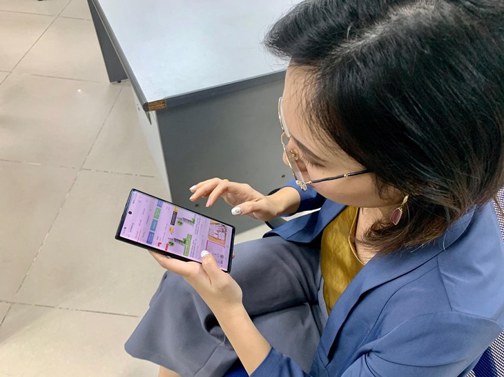 Hướng đến 100% người dùng có điện thoại thông minh vào cuối năm 2024- Ảnh 1. Hướng đến 100% người dùng có điện thoại thông minh vào cuối năm 2024- Ảnh 1.