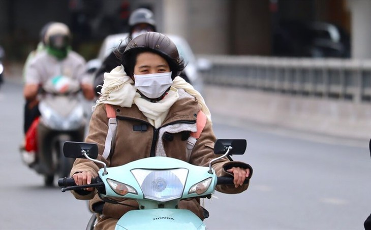 Mưa rét kéo dài ở miền Bắc, miền Nam nắng nóng- Ảnh 2. Mưa rét kéo dài ở miền Bắc, miền Nam nắng nóng- Ảnh 2.