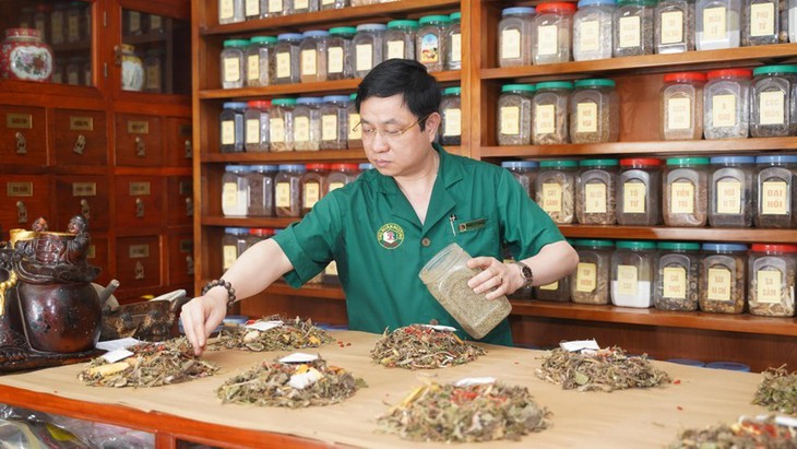Nhà thuốc Đông y Thọ Xuân Đường 370 năm giữ vững 'nghiệp tổ, nghề nhà'- Ảnh 1.
