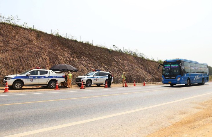 CSGT mật phục trên tuyến cao tốc xảy ra tai nạn 5 người thương vong- Ảnh 3.