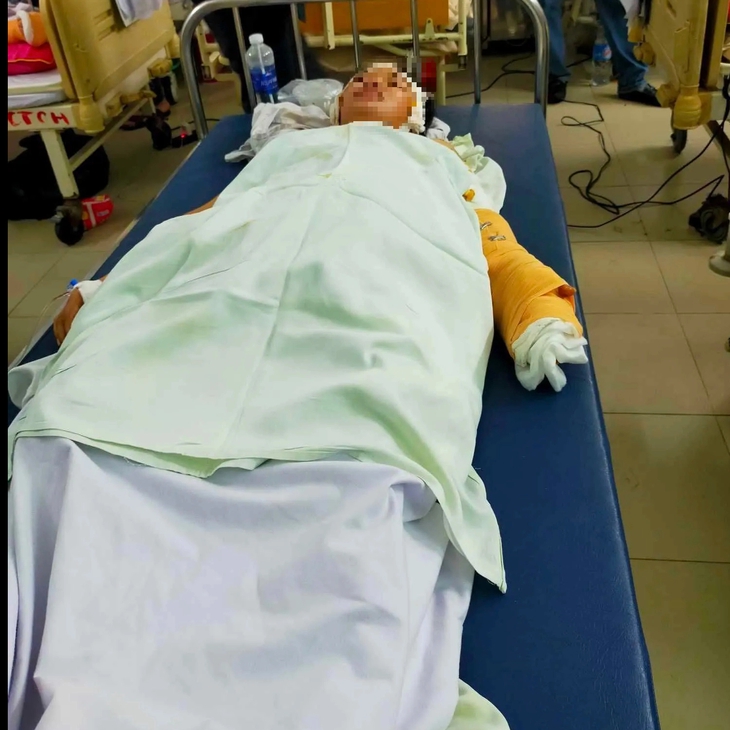 Đâm hai mẹ con người yêu nguy kịch rồi phóng hỏa đốt nhà- Ảnh 1. Đâm hai mẹ con người yêu nguy kịch rồi phóng hỏa đốt nhà- Ảnh 1.
