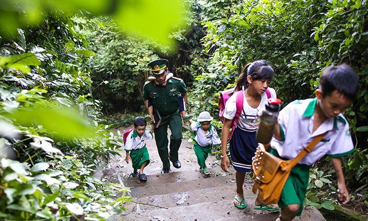Những 'Hoa biên cương' làm đẹp cho đời- Ảnh 3. Những 'Hoa biên cương' làm đẹp cho đời- Ảnh 3.