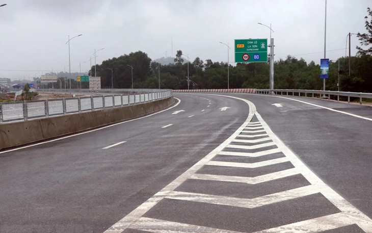 Giải pháp nâng cao an toàn giao thông sau tai nạn cao tốc Cam Lộ-La Sơn