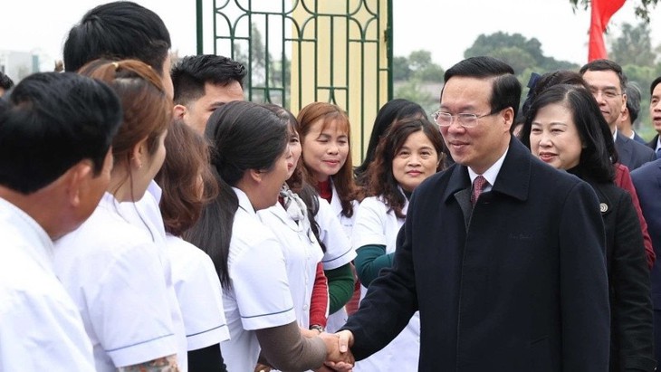 Chủ tịch nước thăm, chúc mừng các thầy thuốc tuyến cơ sở ở Hà Nam- Ảnh 1.