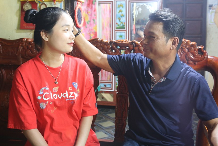 Cô gái Pa Kô lên đường nhập ngũ nối nghiệp cha ông- Ảnh 4. Cô gái Pa Kô lên đường nhập ngũ nối nghiệp cha ông- Ảnh 4.