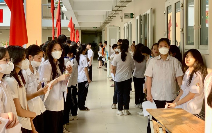 Công bố môn thi thứ 4 vào lớp 10: Như trò chơi "ú tim"- Ảnh 1.