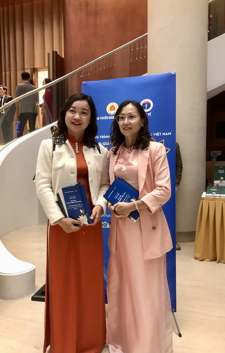 Để người dân hiểu và chia sẻ hơn với cán bộ y tế vùng cao- Ảnh 1. Để người dân hiểu và chia sẻ hơn với cán bộ y tế vùng cao- Ảnh 1.