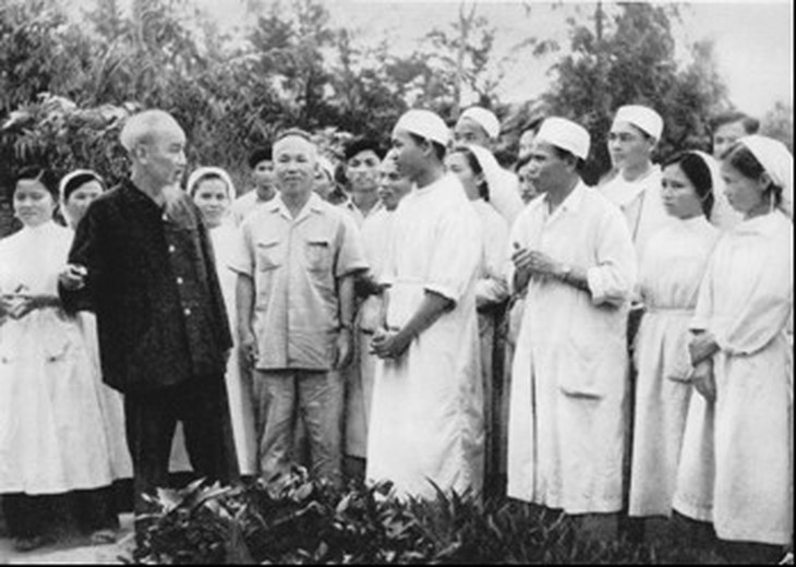 Những lời dạy của Bác Hồ dành cho ngành Y tế Việt Nam- Ảnh 1.
