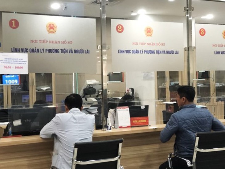 Xử lý các đối tượng 'cò' chèo kéo làm dịch vụ cấp đổi giấy phép lái xe- Ảnh 3.