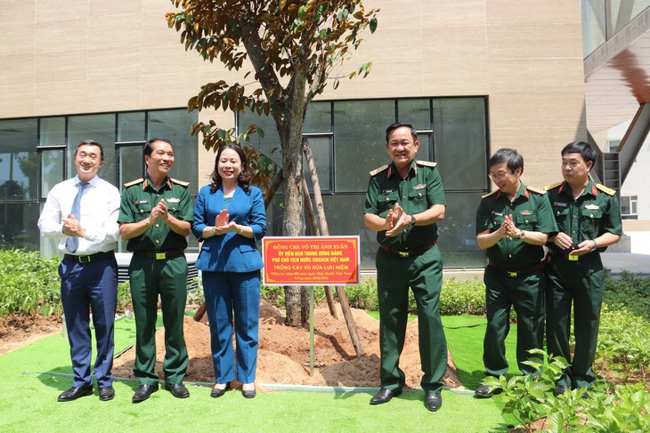 Phó Chủ tịch nước Võ Thị Ánh Xuân: ‘Tôi tự hào về những thành tựu của y học nước nhà’- Ảnh 5. Phó Chủ tịch nước Võ Thị Ánh Xuân: ‘Tôi tự hào về những thành tựu của y học nước nhà’- Ảnh 5.