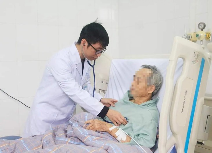 Quảng Ninh: Tự chữa bệnh táo bón bằng lá cây, cụ ông bị ngộ độc - Ảnh 2.