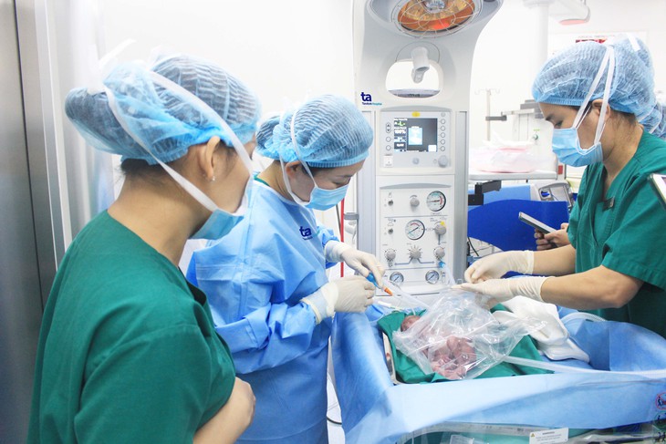 Tôn vinh phác đồ "giờ vàng" cứu sống trẻ sinh cực non- Ảnh 2.