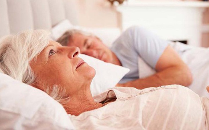 Mất ngủ ở người cao tuổi: Đừng xem là chuyện bình thường- Ảnh 1.