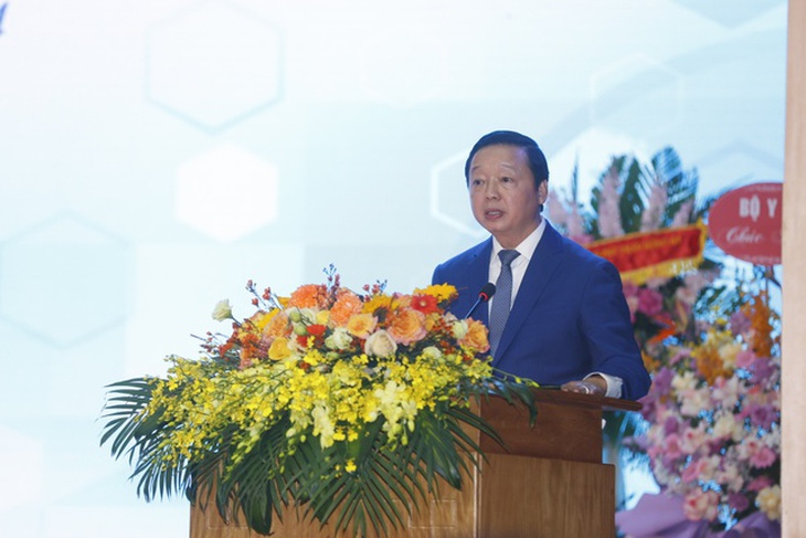 Phó Thủ tướng: 'Lựa chọn ngành y là lựa chọn của lòng dũng cảm, sự dấn thân'- Ảnh 1.