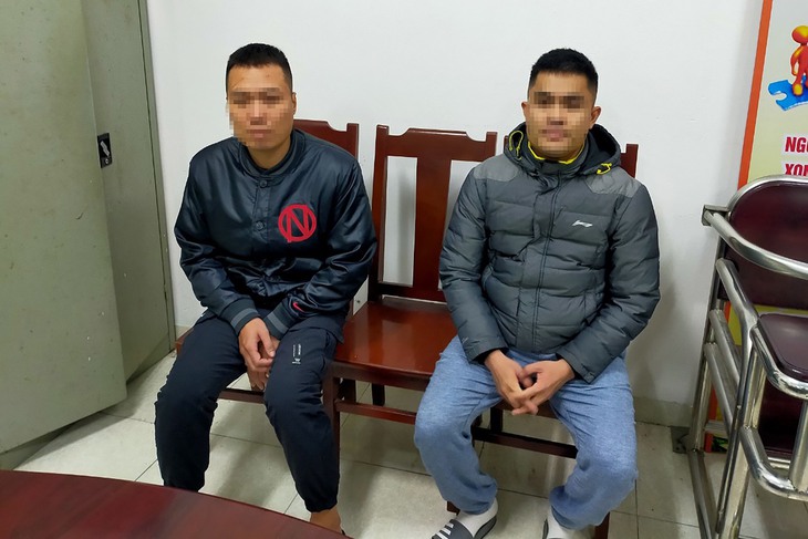 Lý do 2 kẻ đi xe máy tạt đầu ô tô, đánh người ở đường Vành đai 2 trên cao- Ảnh 2. Lý do 2 kẻ đi xe máy tạt đầu ô tô, đánh người ở đường Vành đai 2 trên cao- Ảnh 2.